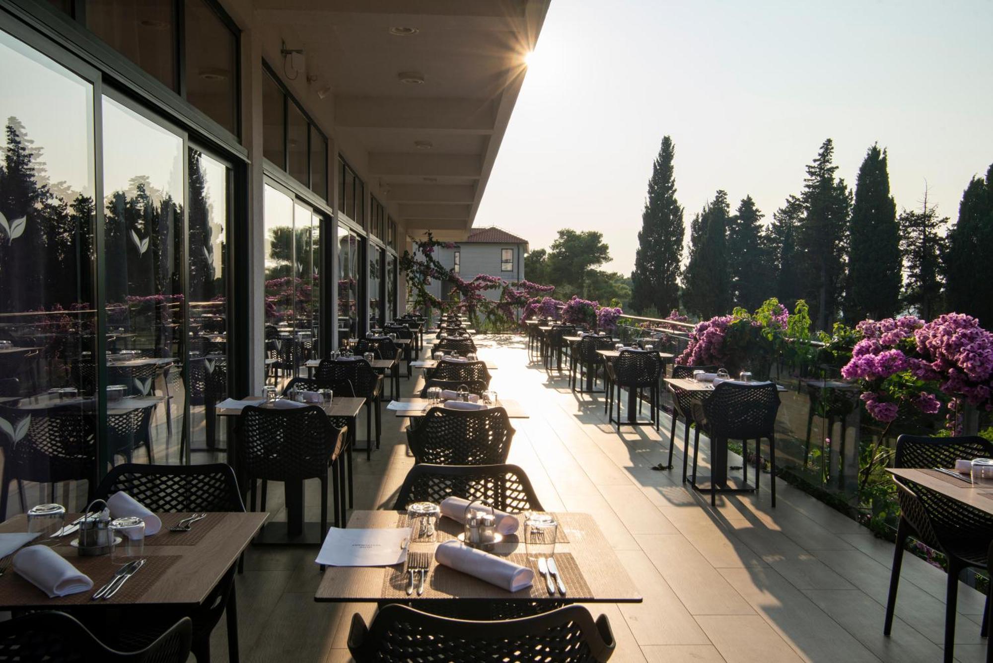 Bluesun Holiday Village Velaris Supetar Dış mekan fotoğraf