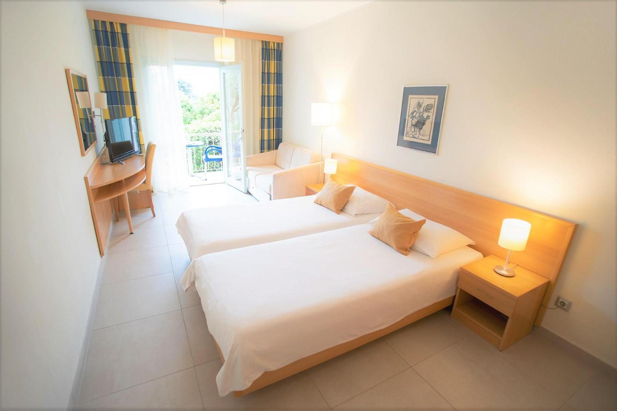 Bluesun Holiday Village Velaris Supetar Dış mekan fotoğraf