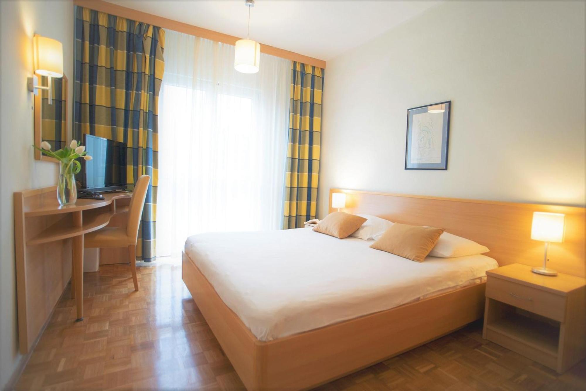 Bluesun Holiday Village Velaris Supetar Dış mekan fotoğraf