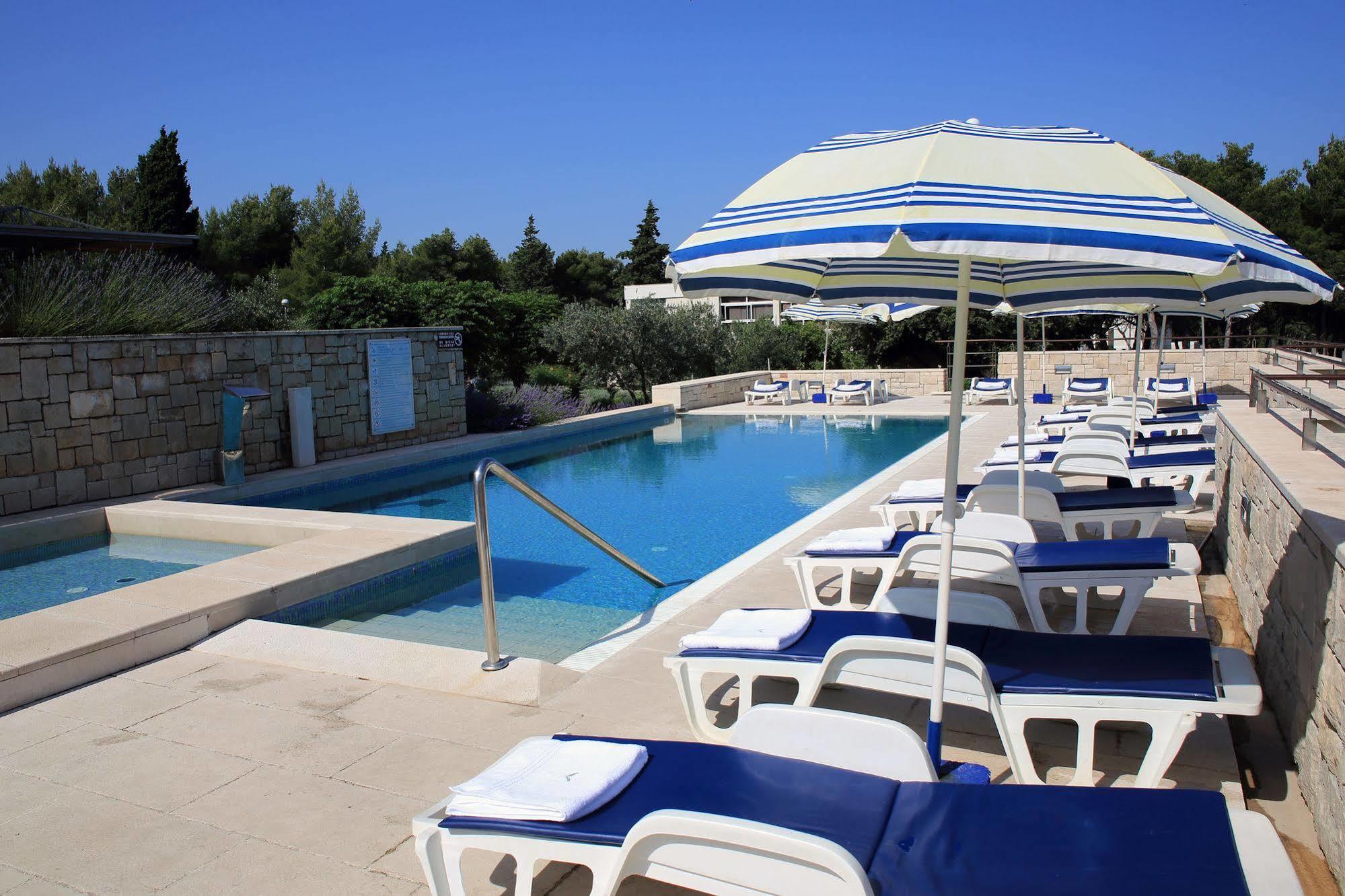 Bluesun Holiday Village Velaris Supetar Dış mekan fotoğraf